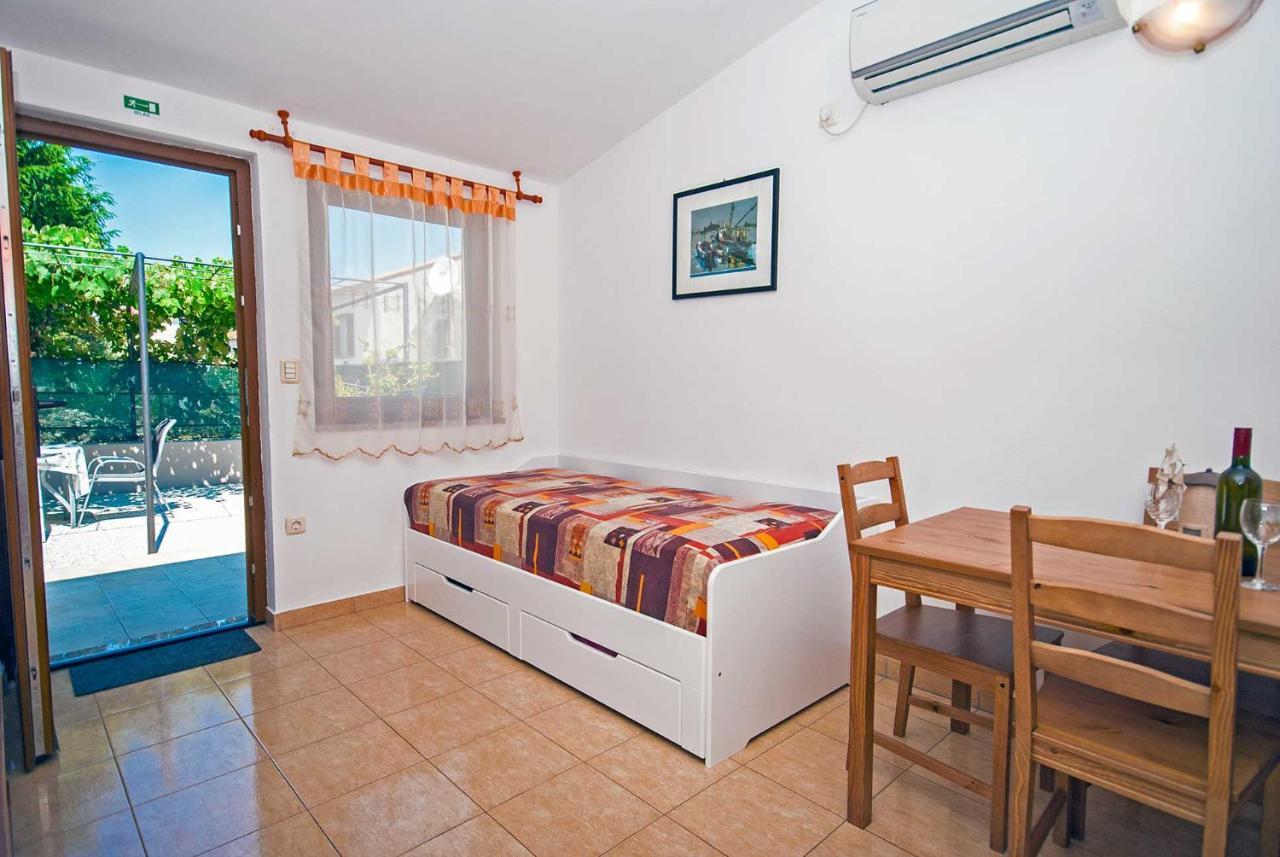 Apartman Kirac โปแมร์ ภายนอก รูปภาพ