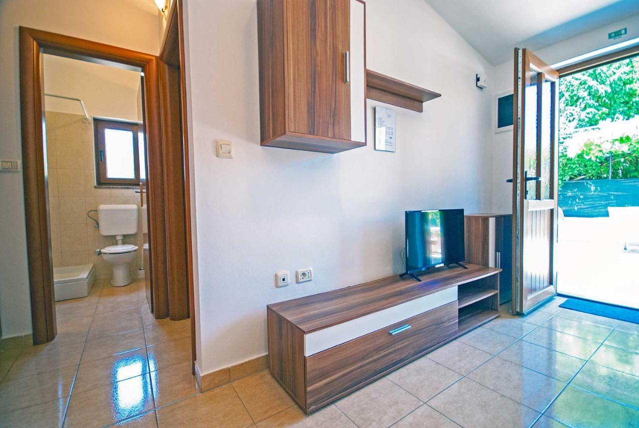 Apartman Kirac โปแมร์ ภายนอก รูปภาพ